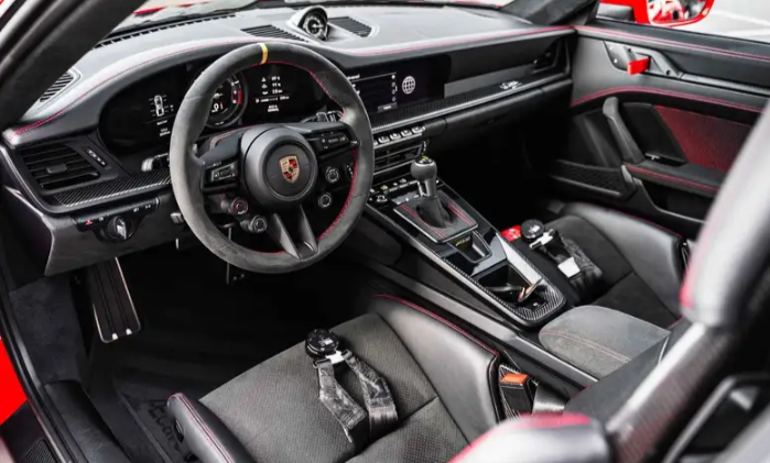 Porsche 911 GT3 RS Clubsport (992) – Indian Red – Signed by W.R.

🇩🇪 Porsche Approved | Unico Proprietario | Configurazione Esclusiva.                       Prezzo 329.000€
