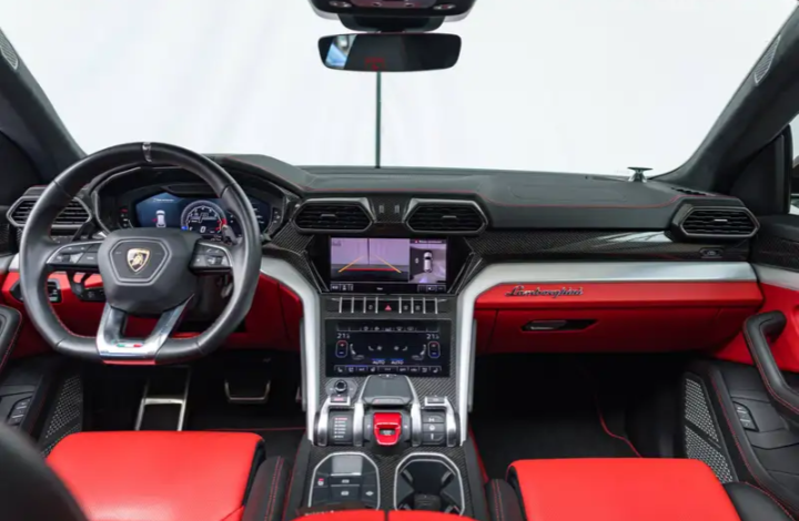 Lamborghini Urus 4.0 V8 BiTurbo.   Prezzo 225.000