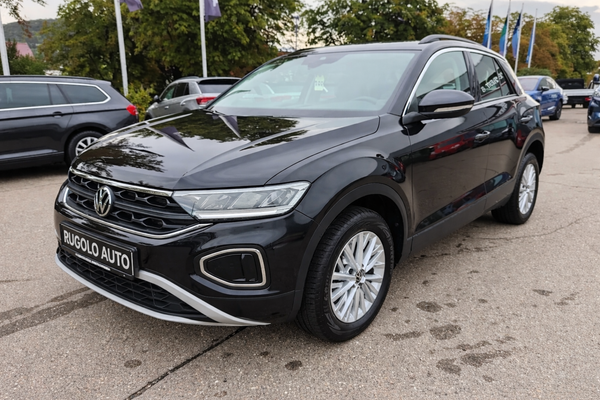 Volkswagen T-Roc 1.0 tsi Life 110cv Manual Petrol

(110cv)Benzina, 53522  km, 07/05/2024                       prezzo 15.900