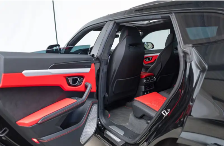 Lamborghini Urus 4.0 V8 BiTurbo.   Prezzo 225.000