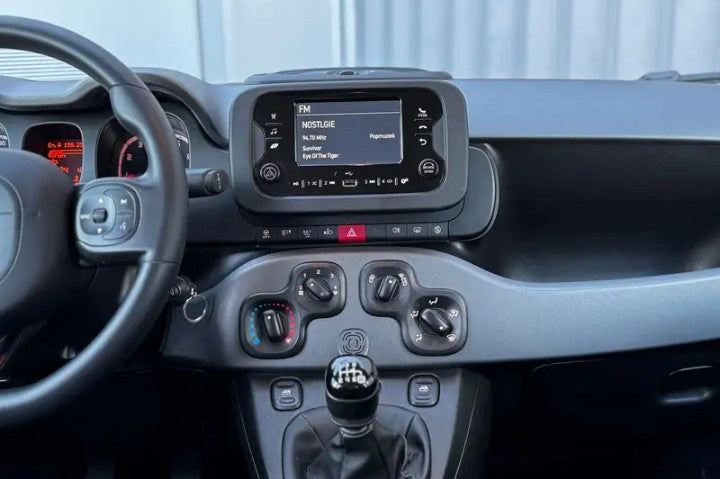 Fiat Panda 1.0 firefly hybrid s&s 70cv Manual Hybrid.                  Km 10.877  anno 11/2023