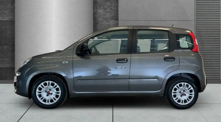 Fiat Panda 1.0 firefly hybrid s&s 70cv Manual Hybrid.                  Km 10.877  anno 11/2023
