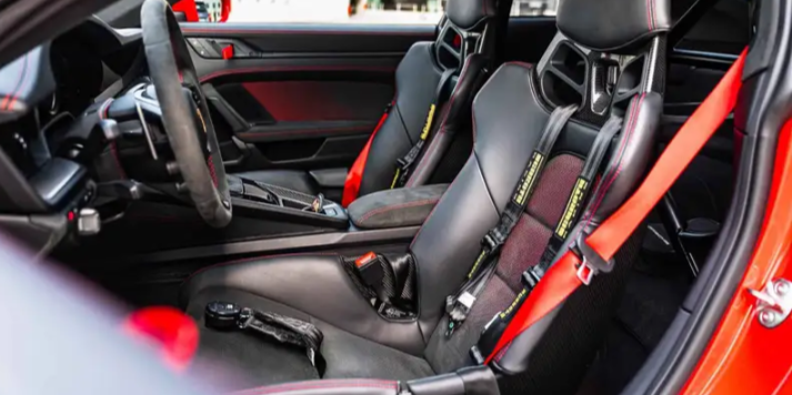 Porsche 911 GT3 RS Clubsport (992) – Indian Red – Signed by W.R.

🇩🇪 Porsche Approved | Unico Proprietario | Configurazione Esclusiva.                       Prezzo 329.000€