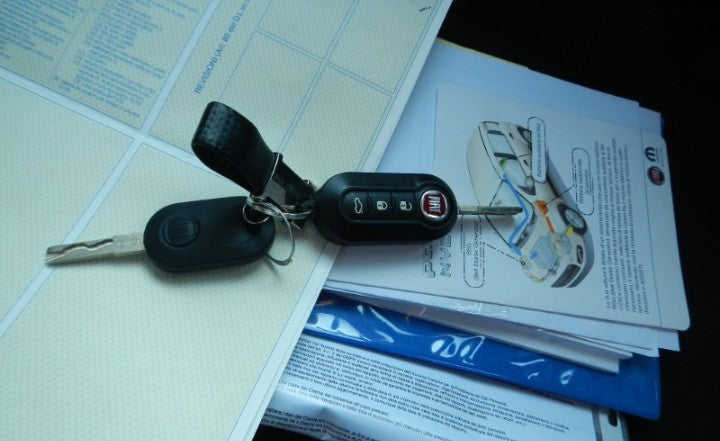 Fiat Panda 1.0 firefly hybrid s&s 70cv Manual Hybrid.                  Km 10.877  anno 11/2023