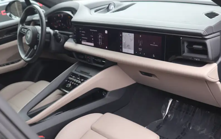❌ venduta ❌Porsche Macan Turbo Electric MY2024 – Head-Up Display | Tetto Panoramico | Matrix LED | BOSE | Passenger Display | Cerchi Exclusive Design da 22"
⚡ 639 CV | 1.900 km | Full Optional | Pari al Nuovo.    Prezzo 89.000€