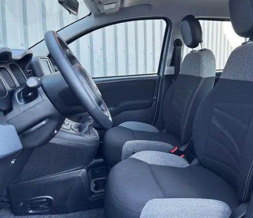 Fiat Panda 1.0 firefly hybrid s&s 70cv Manual Hybrid.                  Km 10.877  anno 11/2023