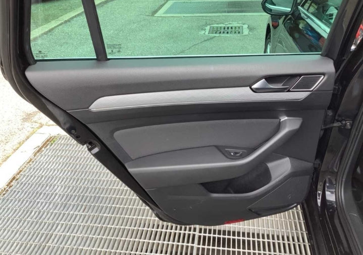 Volkswagen Passat Var. 2.0TDI SCR EVO 150 CV Business DSG Sequential Diesel - anno 2022 € 13900