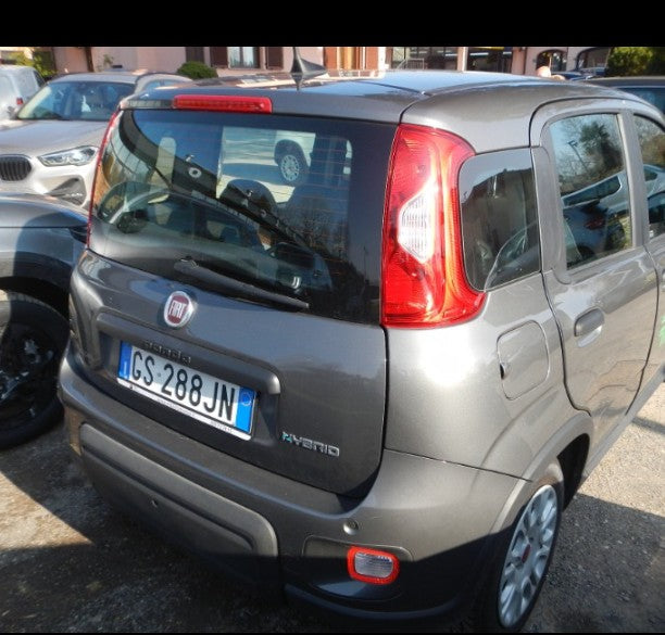 Fiat Panda 1.0 firefly hybrid s&s 70cv Manual Hybrid.                  Km 10.877  anno 11/2023