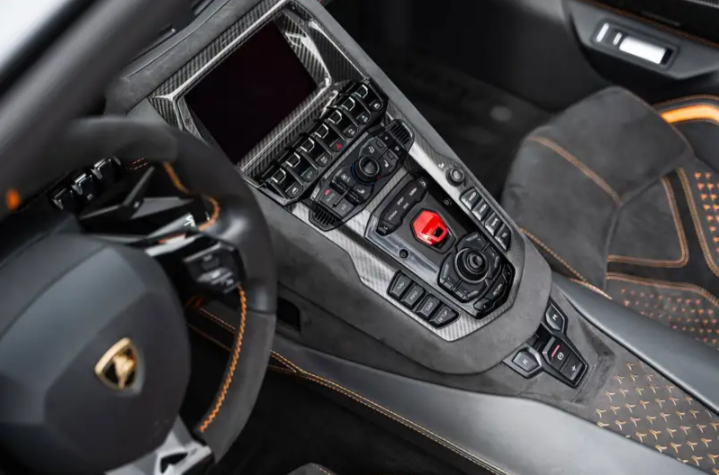 Lamborghini Aventador Ultimae Roadster LP780-4
1 di 250 esemplari al mondo PREZZO 820.000