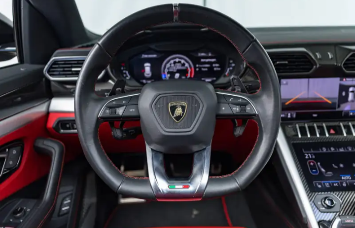 Lamborghini Urus 4.0 V8 BiTurbo.   Prezzo 225.000