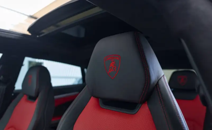 Lamborghini Urus 4.0 V8 BiTurbo.   Prezzo 225.000