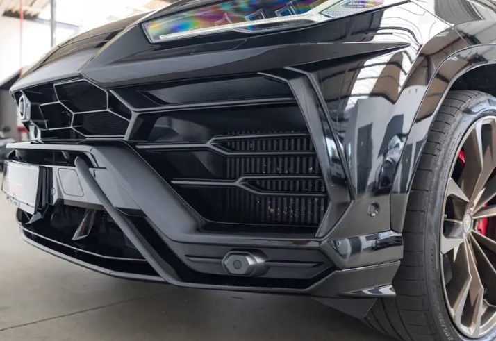 Lamborghini Urus 4.0 V8 BiTurbo.   Prezzo 225.000