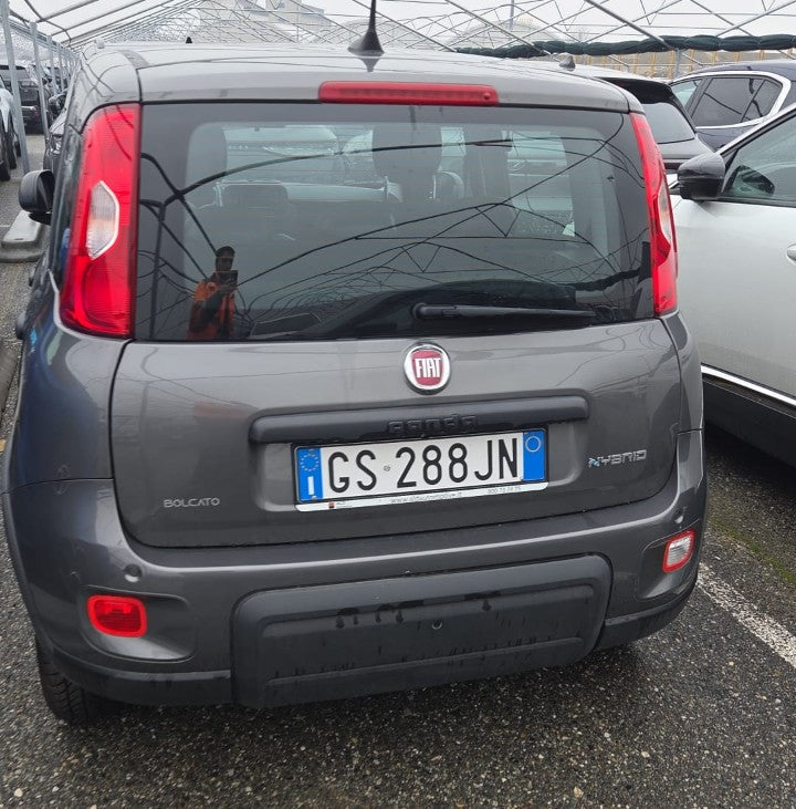 Fiat Panda 1.0 firefly hybrid s&s 70cv Manual Hybrid.                  Km 10.877  anno 11/2023