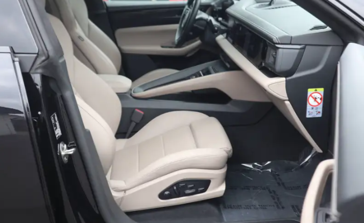 ❌ venduta ❌Porsche Macan Turbo Electric MY2024 – Head-Up Display | Tetto Panoramico | Matrix LED | BOSE | Passenger Display | Cerchi Exclusive Design da 22"
⚡ 639 CV | 1.900 km | Full Optional | Pari al Nuovo.    Prezzo 89.000€