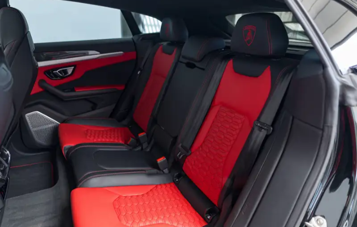 Lamborghini Urus 4.0 V8 BiTurbo.   Prezzo 225.000