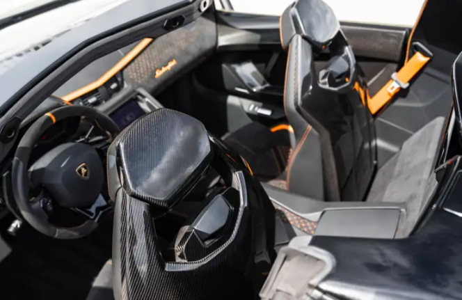 Lamborghini Aventador Ultimae Roadster LP780-4
1 di 250 esemplari al mondo PREZZO 820.000