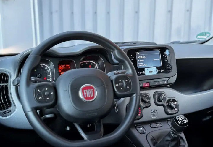Fiat Panda 1.0 firefly hybrid s&s 70cv Manual Hybrid.                  Km 10.877  anno 11/2023