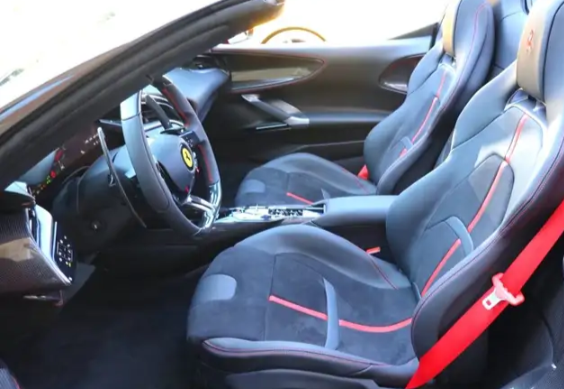 Ferrari SF90 Spider – Configurazione Full Optional – Nero
Prezzo: € 590.000