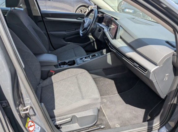 MarcaVOLKSWAGEN 
Modello Golf 2.0 tdi Life 115cv dsg 
GM995NX