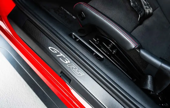 Porsche 911 GT3 RS Clubsport (992) – Indian Red – Signed by W.R.

🇩🇪 Porsche Approved | Unico Proprietario | Configurazione Esclusiva.                       Prezzo 329.000€
