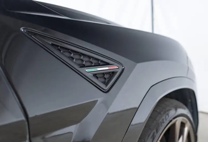 Lamborghini Urus 4.0 V8 BiTurbo.   Prezzo 225.000