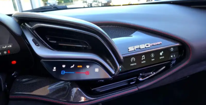 Ferrari SF90 Spider – Configurazione Full Optional – Nero
Prezzo: € 590.000