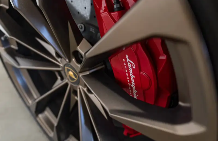 Lamborghini Urus 4.0 V8 BiTurbo.   Prezzo 225.000
