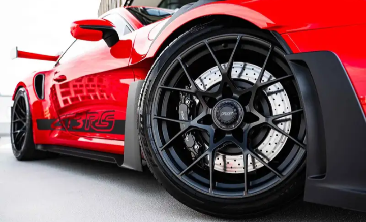 Porsche 911 GT3 RS Clubsport (992) – Indian Red – Signed by W.R.

🇩🇪 Porsche Approved | Unico Proprietario | Configurazione Esclusiva.                       Prezzo 329.000€