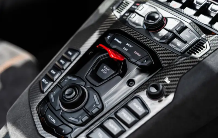 Lamborghini Aventador Ultimae Roadster LP780-4
1 di 250 esemplari al mondo PREZZO 820.000